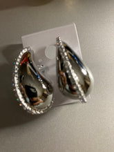 Load image into Gallery viewer, Studded chunky-teardrop earrings