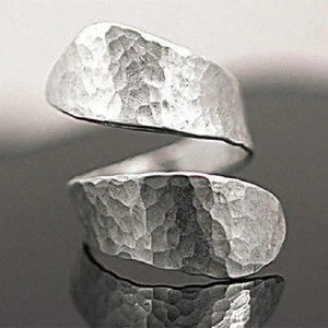 HAMMERED RING