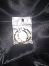 Cargar imagen en el visor de la galería, Gold hoops