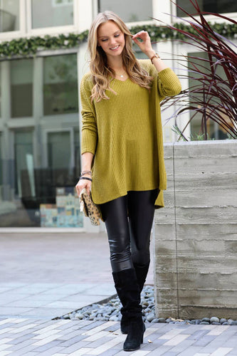 BRUSHED THERMAL WAFFLE V-NECK HI-LOW HEM SWEATER: